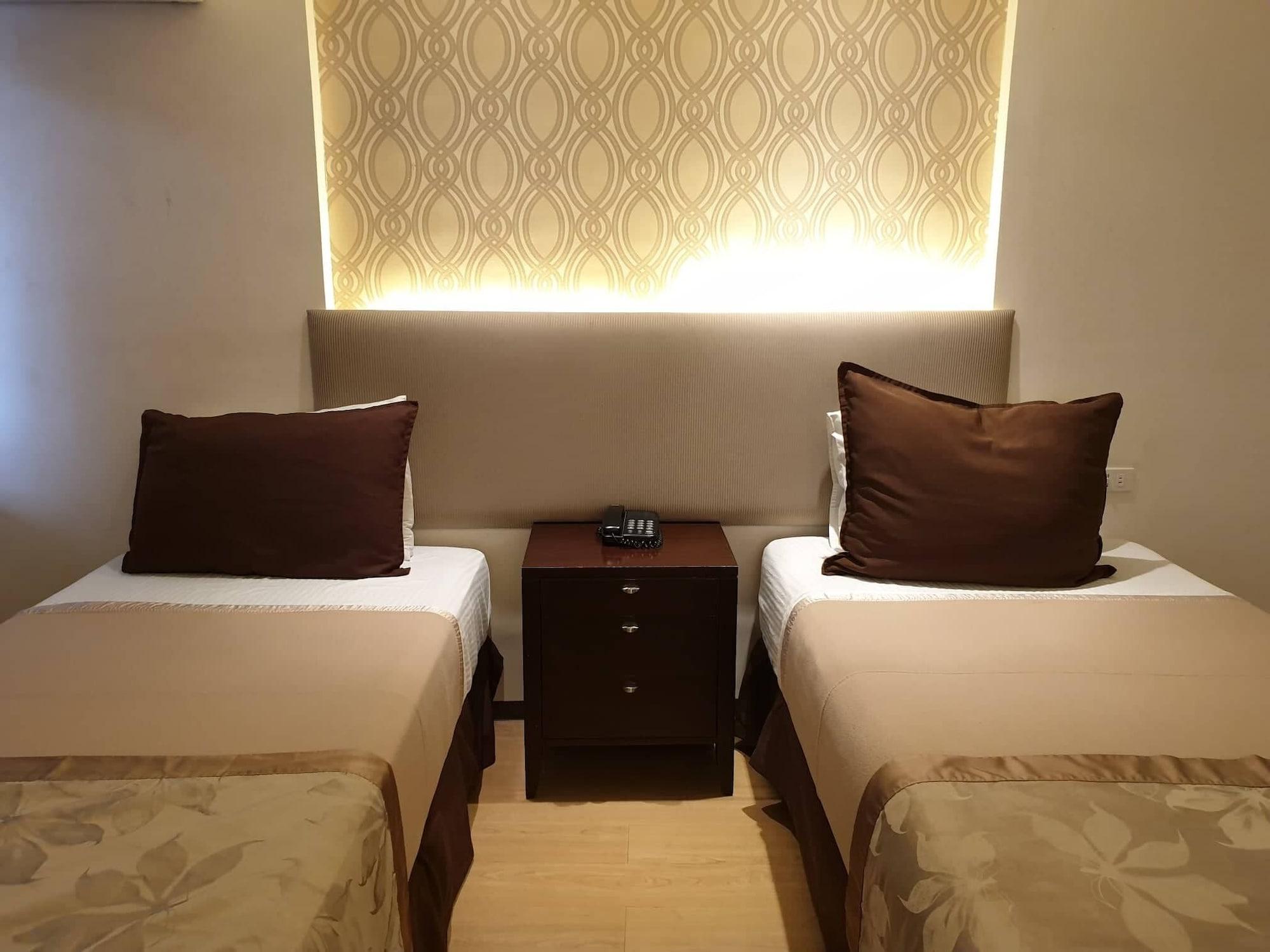 Imperial Palace Suites Quezon City Eksteriør billede