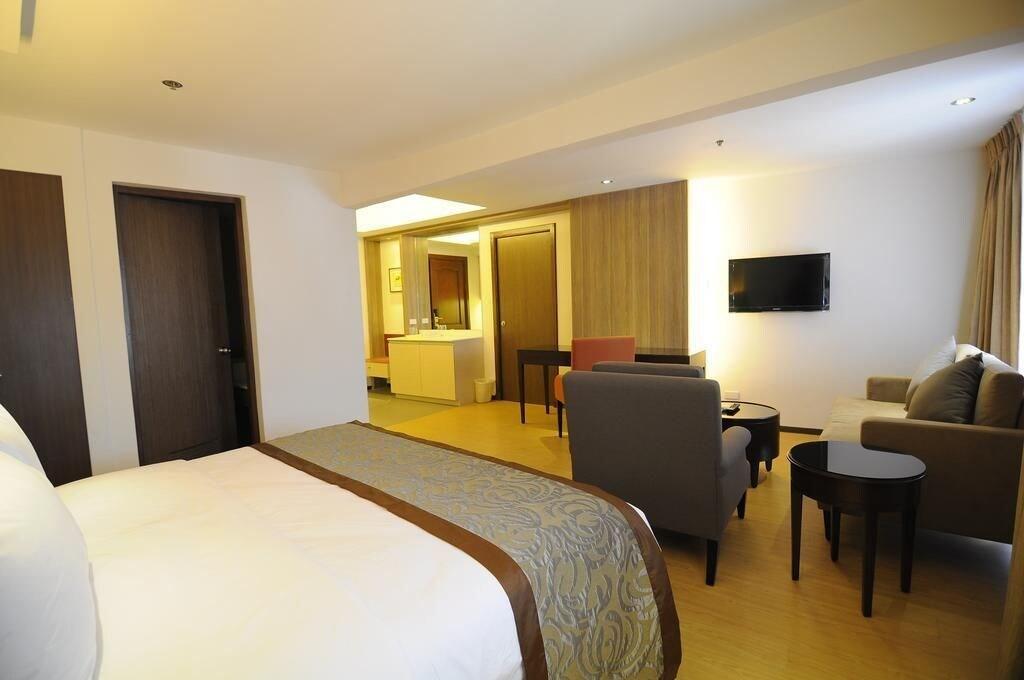 Imperial Palace Suites Quezon City Eksteriør billede