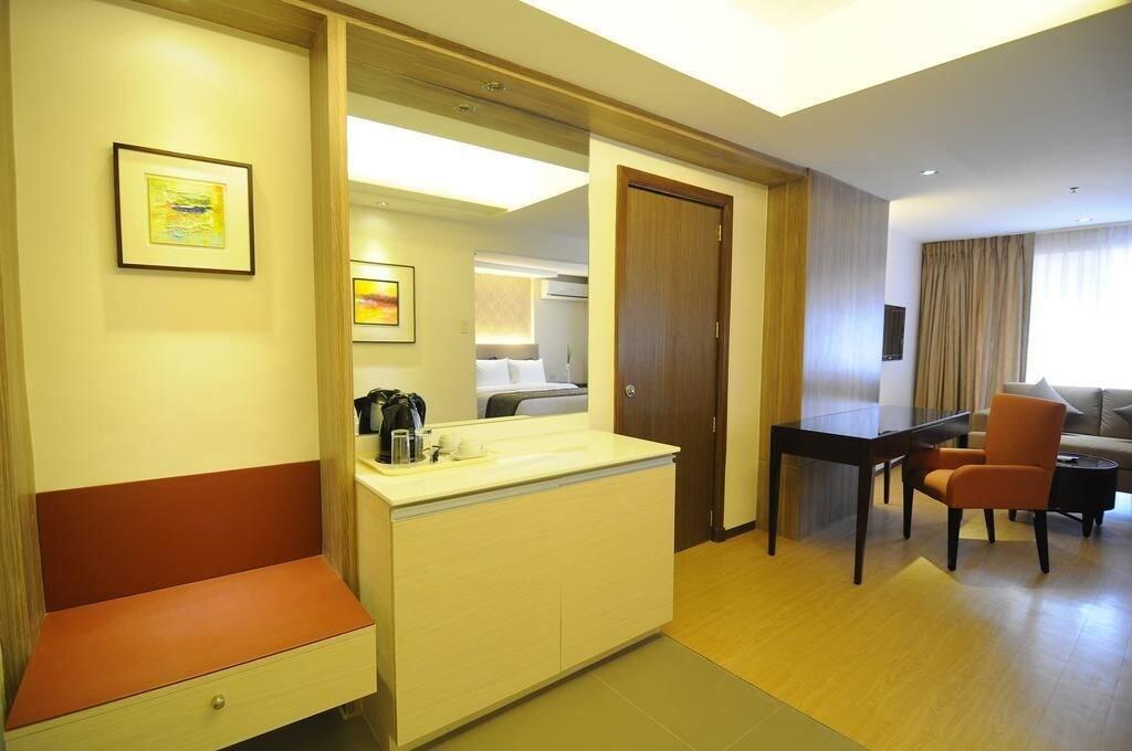 Imperial Palace Suites Quezon City Eksteriør billede
