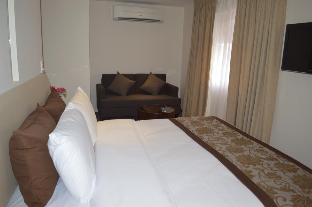 Imperial Palace Suites Quezon City Eksteriør billede