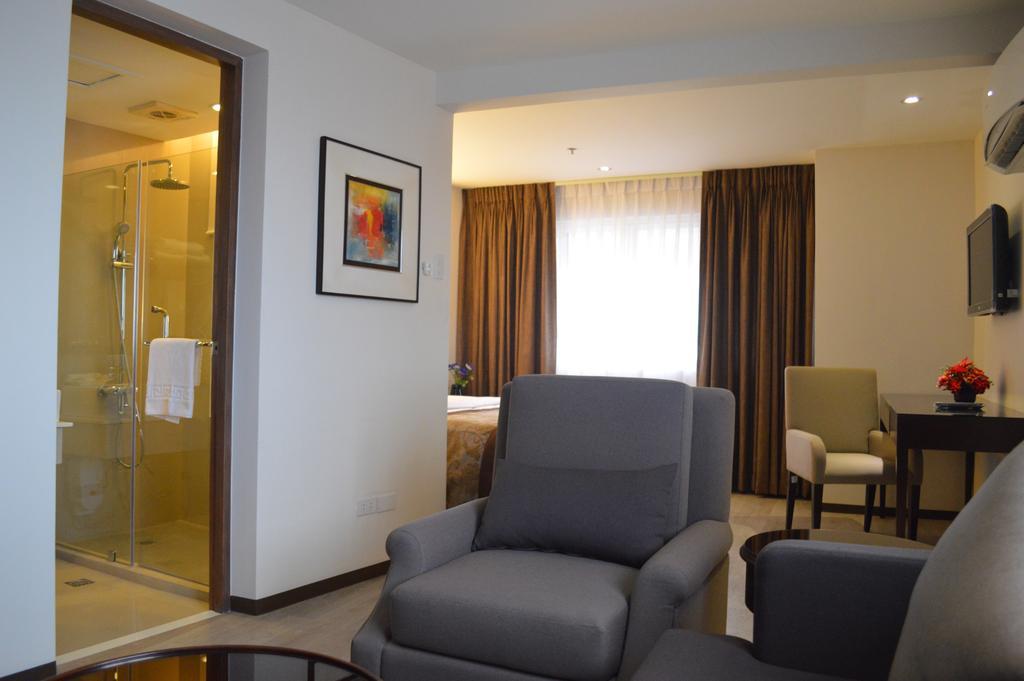 Imperial Palace Suites Quezon City Eksteriør billede
