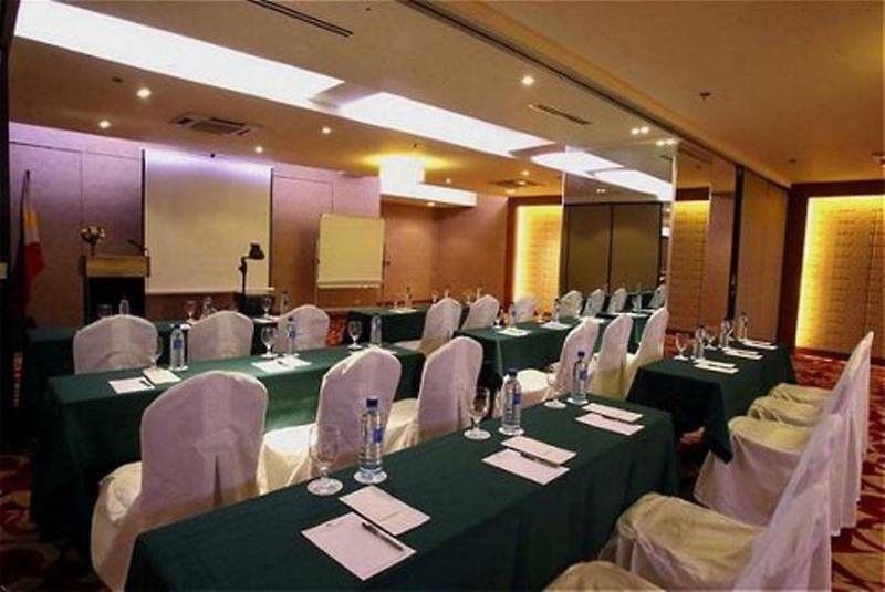 Imperial Palace Suites Quezon City Eksteriør billede
