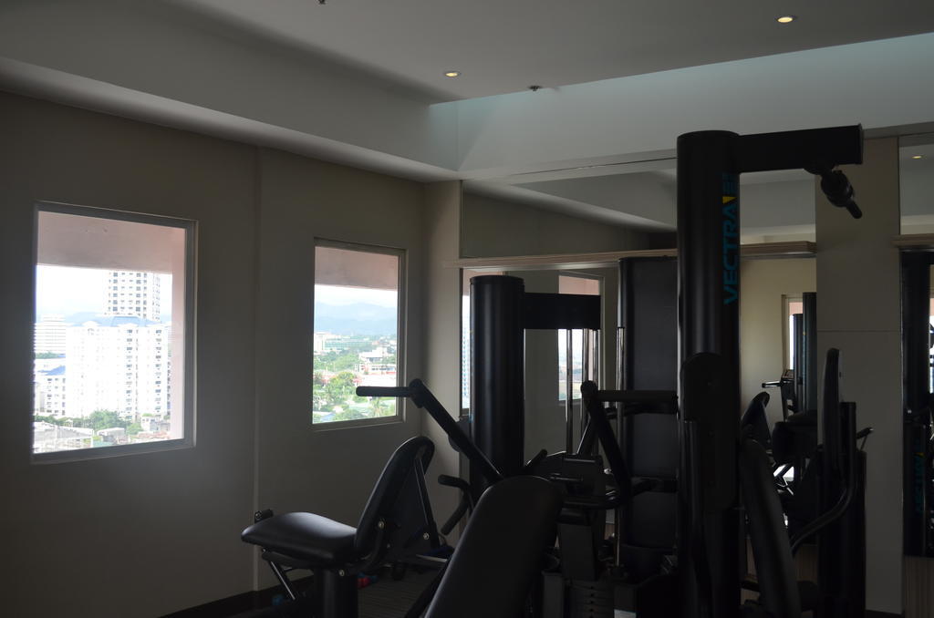 Imperial Palace Suites Quezon City Eksteriør billede