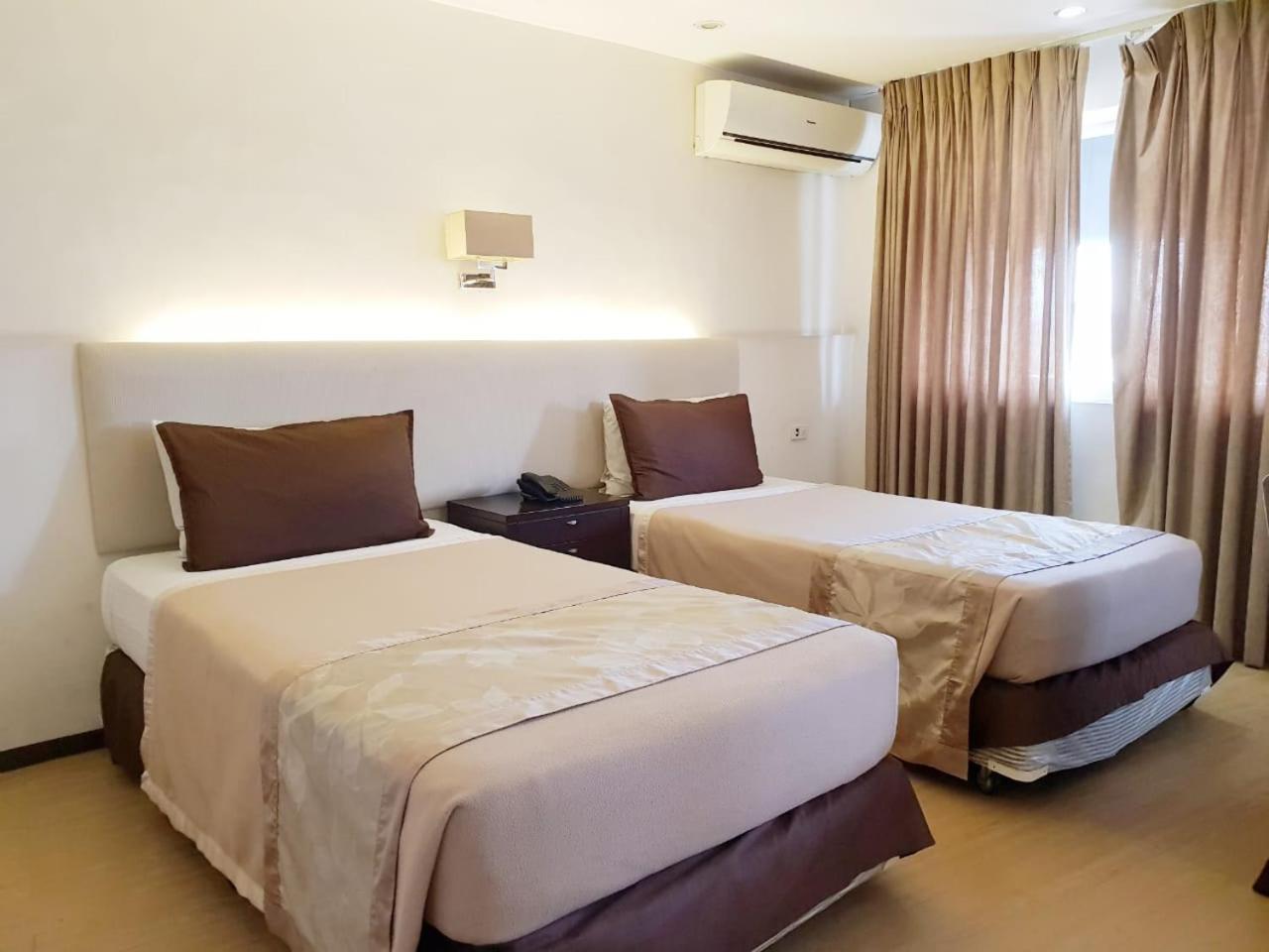 Imperial Palace Suites Quezon City Eksteriør billede