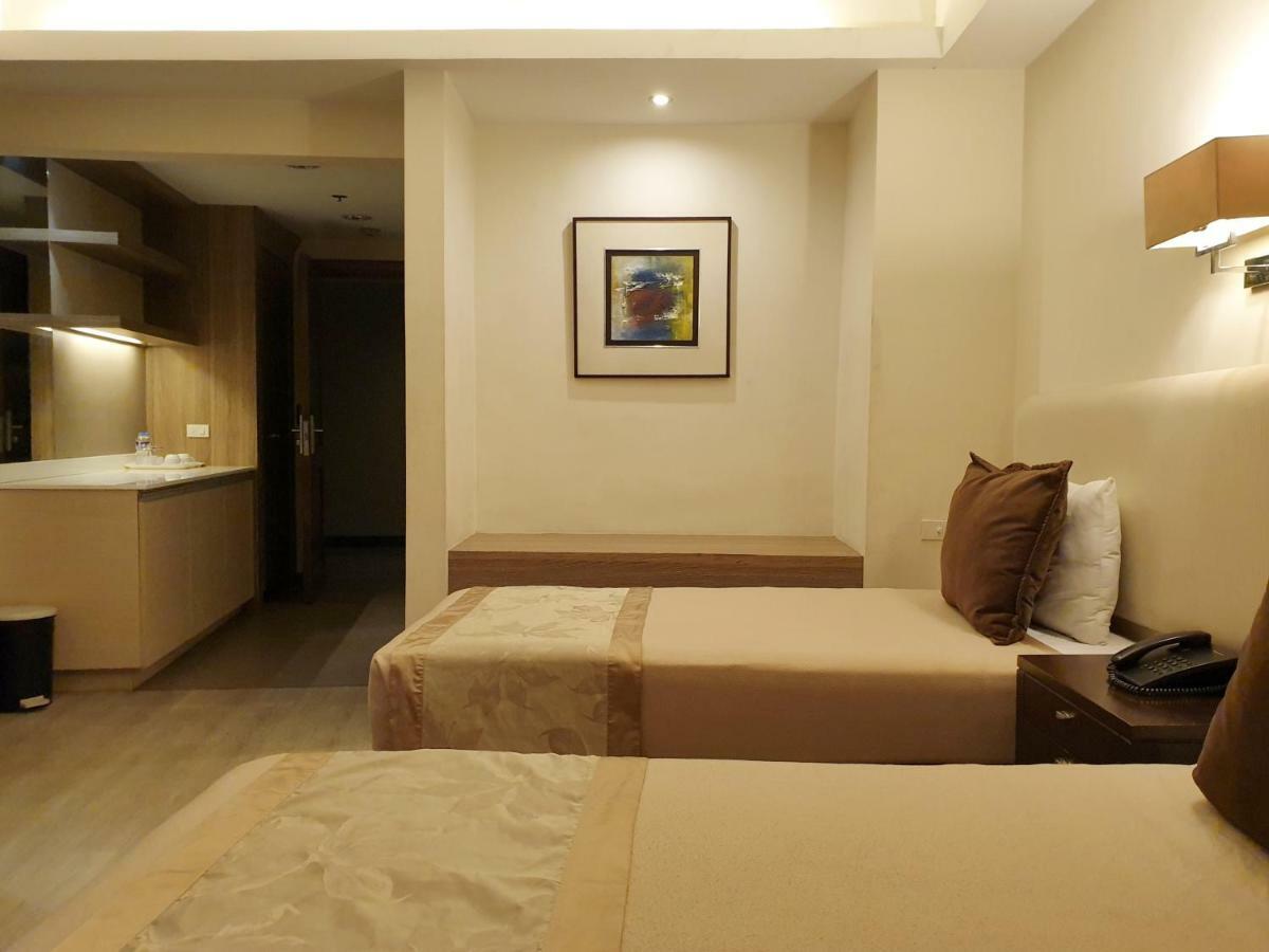 Imperial Palace Suites Quezon City Eksteriør billede