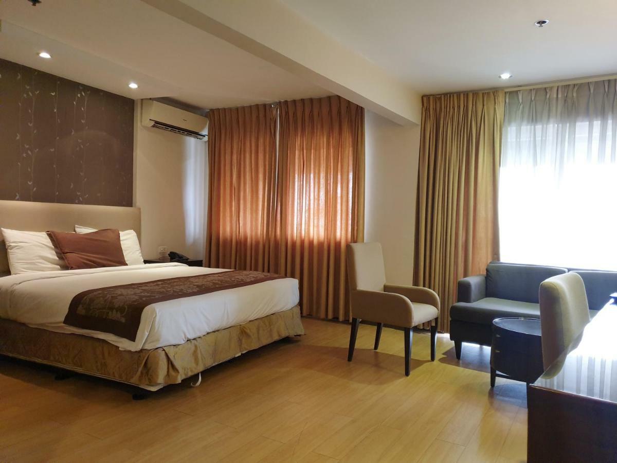 Imperial Palace Suites Quezon City Eksteriør billede