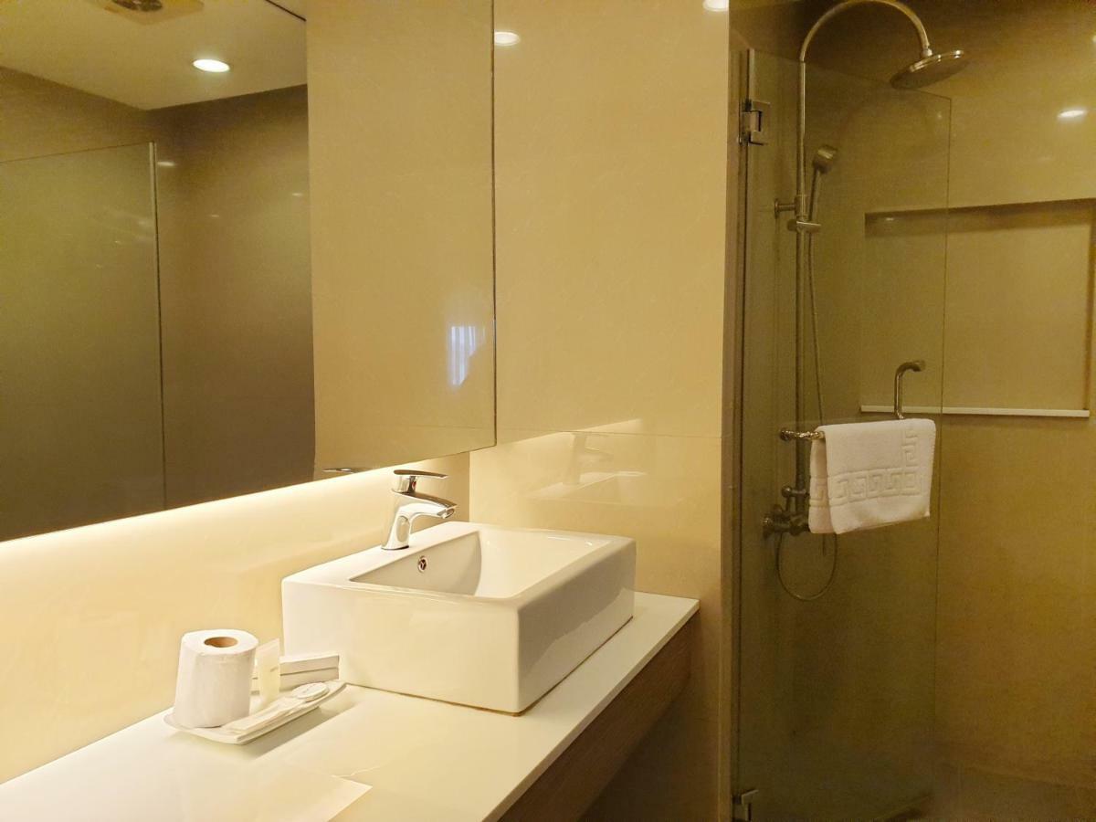 Imperial Palace Suites Quezon City Eksteriør billede